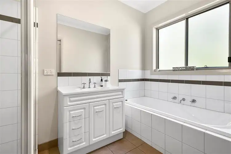 Fifth view of Homely unit listing, 2/95 Beauchamp Street, Kyneton VIC 3444