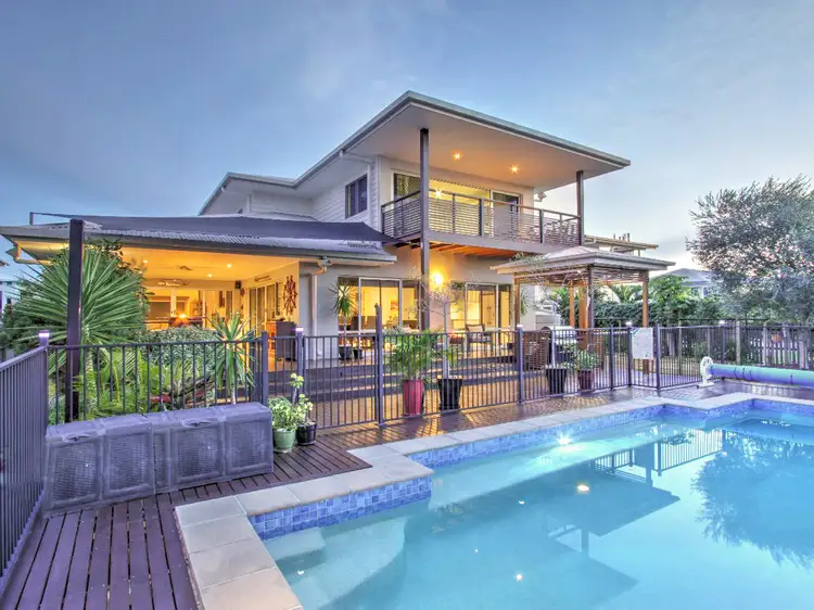 38 Edward Street, Urangan QLD 4655