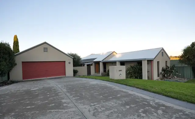 Main view of Homely house listing, 7 Carbine Court, West Albury NSW 2640