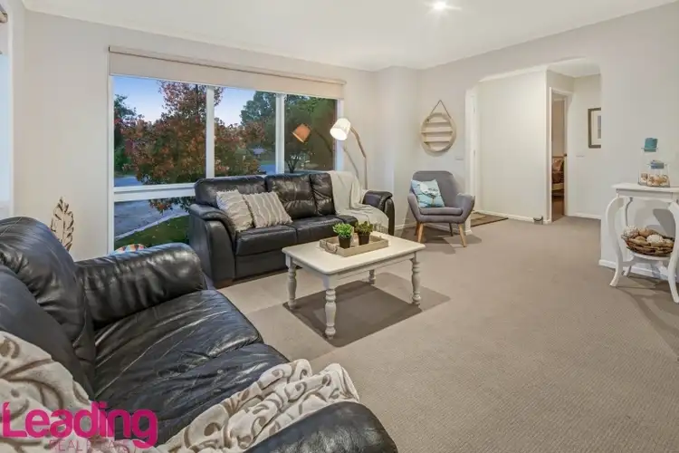 Second view of Homely house listing, 5 Bundoran Court, Sunbury VIC 3429