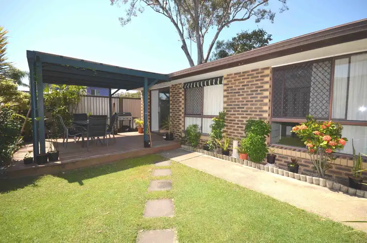 2/27 Errol Avenue, Paradise Point QLD 4216