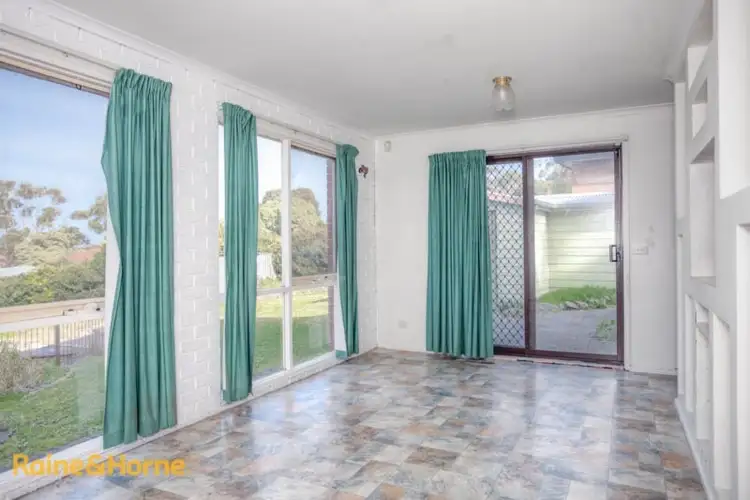 Sixth view of Homely house listing, 8 Darling Court, Sunbury VIC 3429