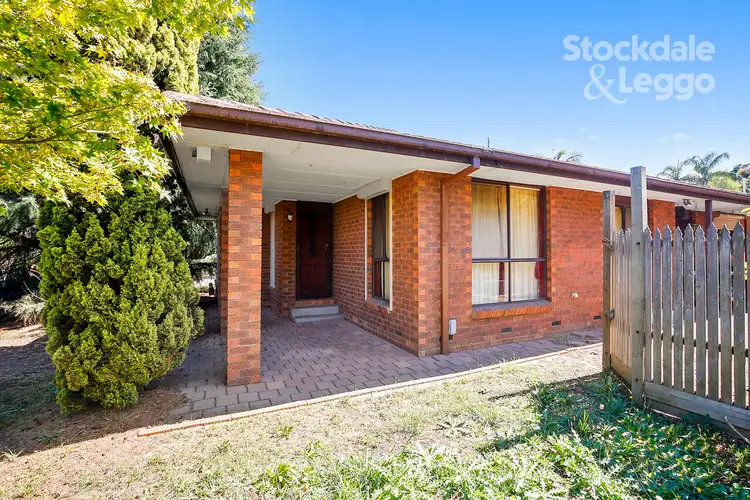 35 Chevalier Cres, Mooroolbark VIC 3138