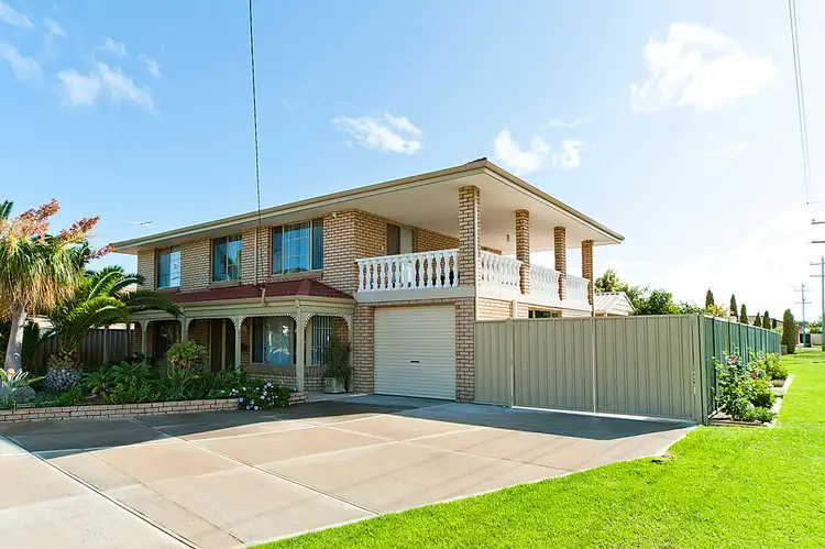 2 Coombs Street, Rockingham WA 6168