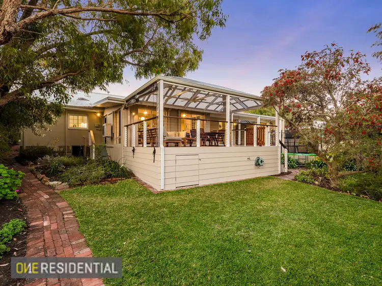 11 Redwood Crescent, Melville WA 6156