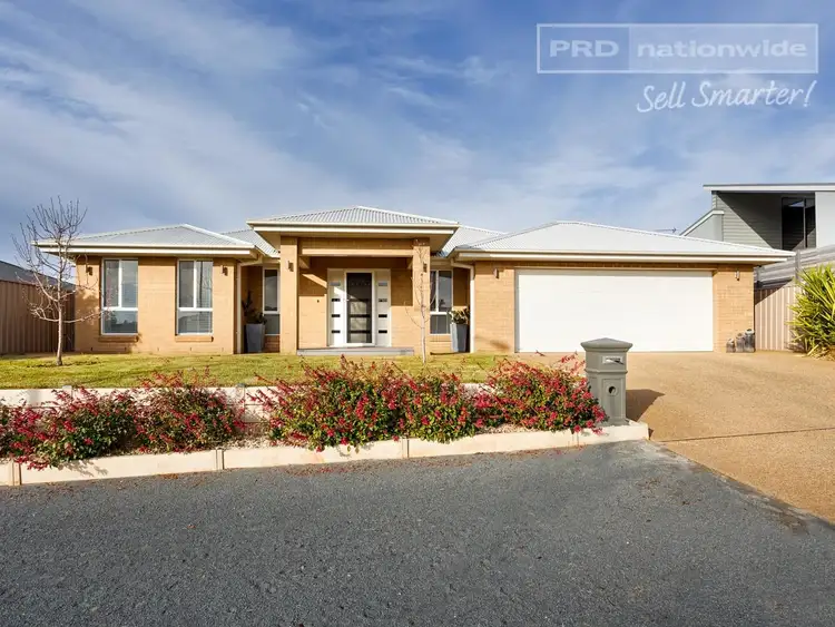 25 Hudson Drive, Lloyd NSW 2650