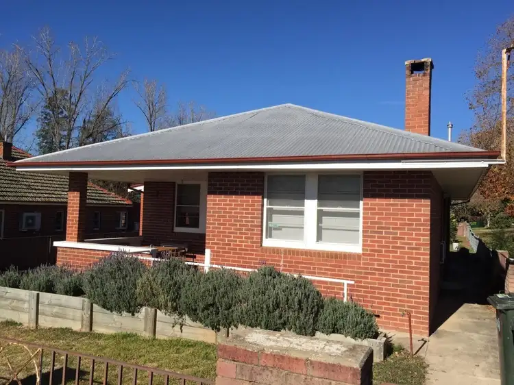 4 Robertson, Tumut NSW 2720