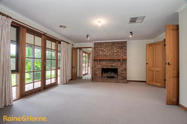 Fifth view of Homely house listing, 4 Oxford Close, Sunbury VIC 3429