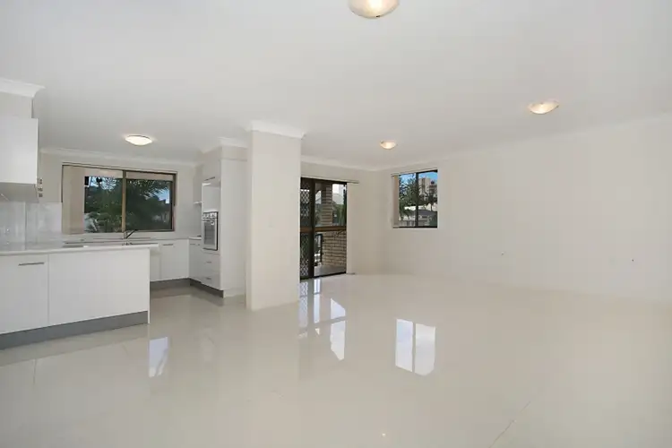 10 'Palm Trees' 16 St Kilda Avenue, Broadbeach QLD 4218