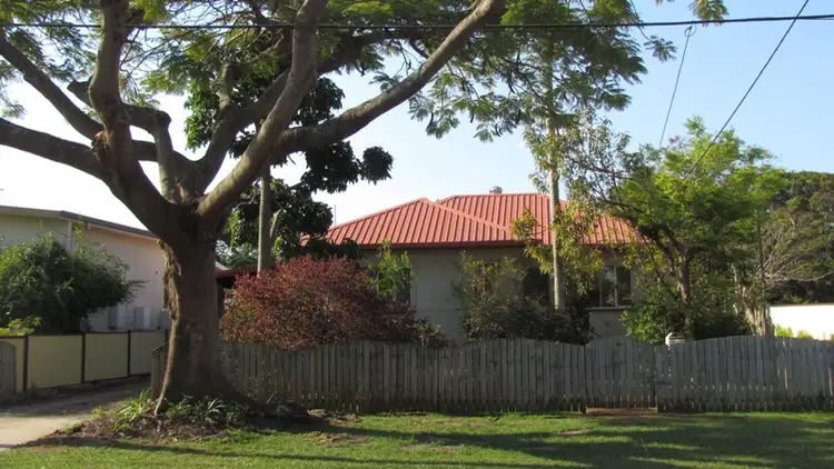 16 Bramble Street, Woody Point QLD 4019