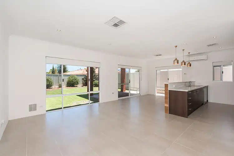 8b Merian Pl, Bentley WA 6102