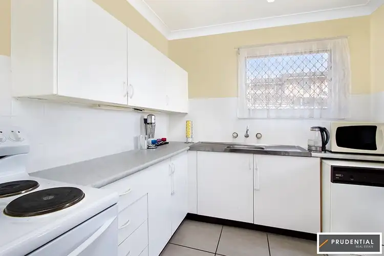 1/42 Woodhouse Drive, Ambarvale NSW 2560