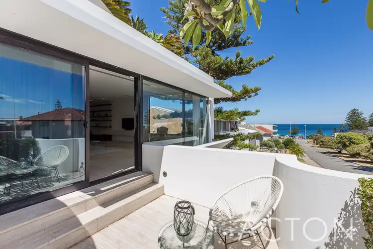 4/16 Overton Gardens, Cottesloe WA 6011