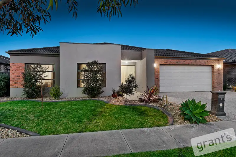 Main view of Homely house listing, 8 Perry Circuit, Cranbourne North VIC 3977