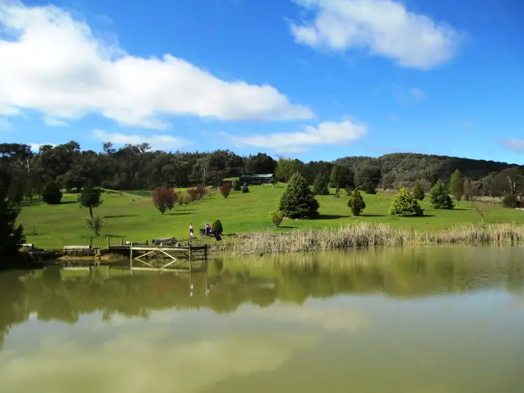 555 CRYSTAL CREEK ROAD, Whanregarwen VIC 3714
