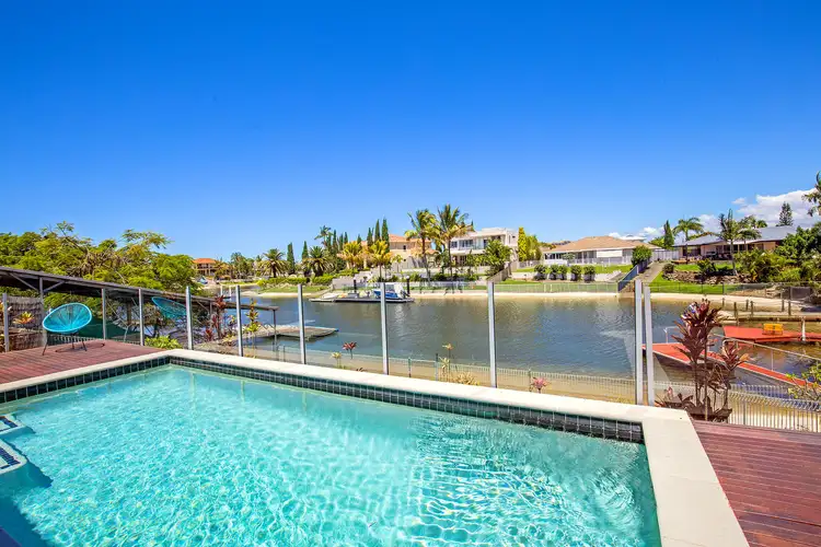 5 Selkirk Avenue, Benowa Waters QLD 4217