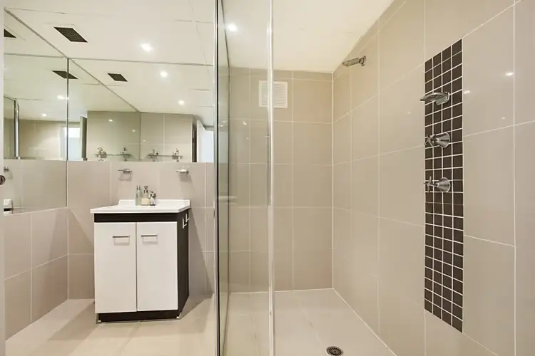 Fourth view of Homely unit listing, 3/30 'Leawarra' Chelsea Avenue, Broadbeach QLD 4218