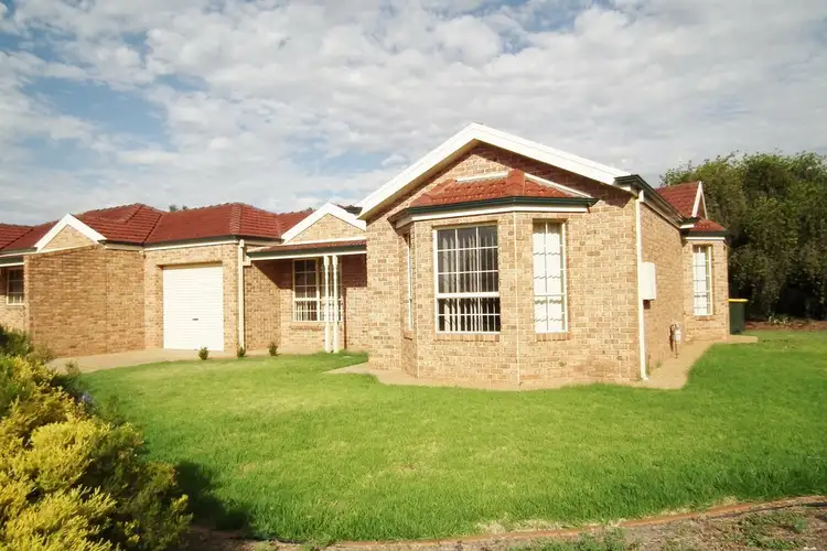 2/6 Nicholls Street, Griffith NSW 2680