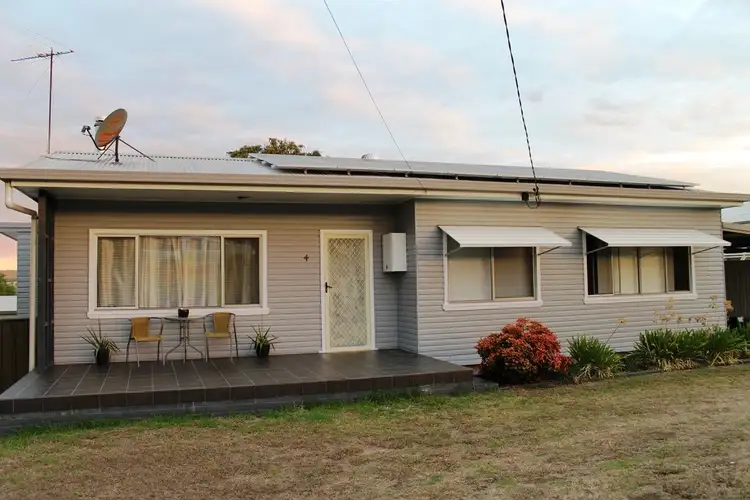 4 Gordon Street, Inverell NSW 2360