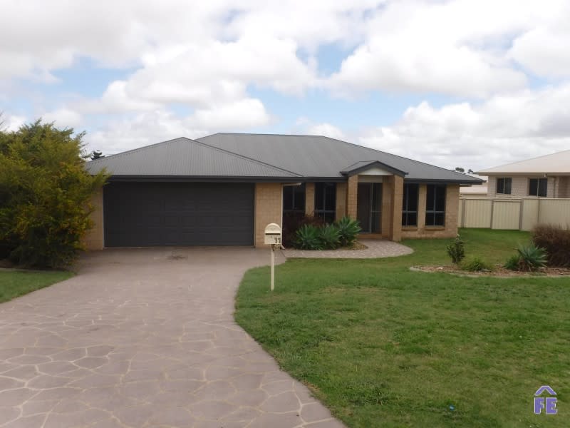 11 Hillview Parade, Kingaroy QLD 4610