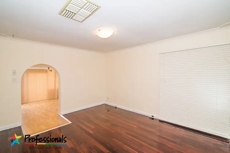 Fifth view of Homely house listing, 8 Amaroo Crt, Armadale WA 6112