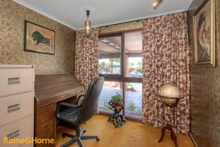 Fifth view of Homely house listing, 8 Waller Court, Sunbury VIC 3429