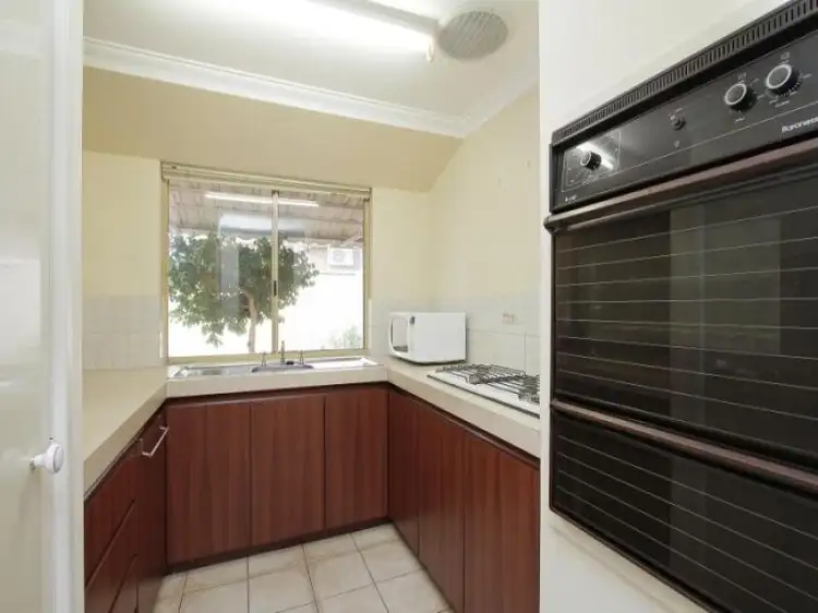 4/208 Burslem Drive, Maddington WA 6109