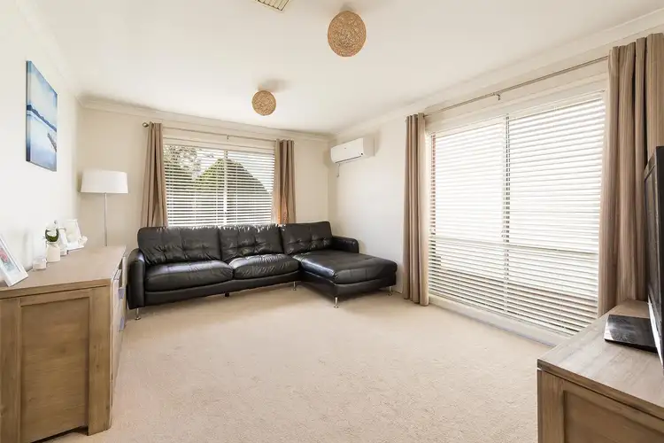 Second view of Homely house listing, 6 Thomas Place, Wodonga VIC 3690