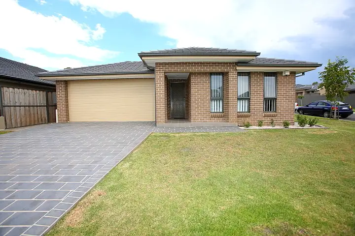 8 Hargrave Avenue, Middleton Grange NSW 2171