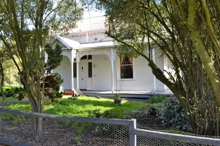 28 Port Fairy Road, Ararat VIC 3377