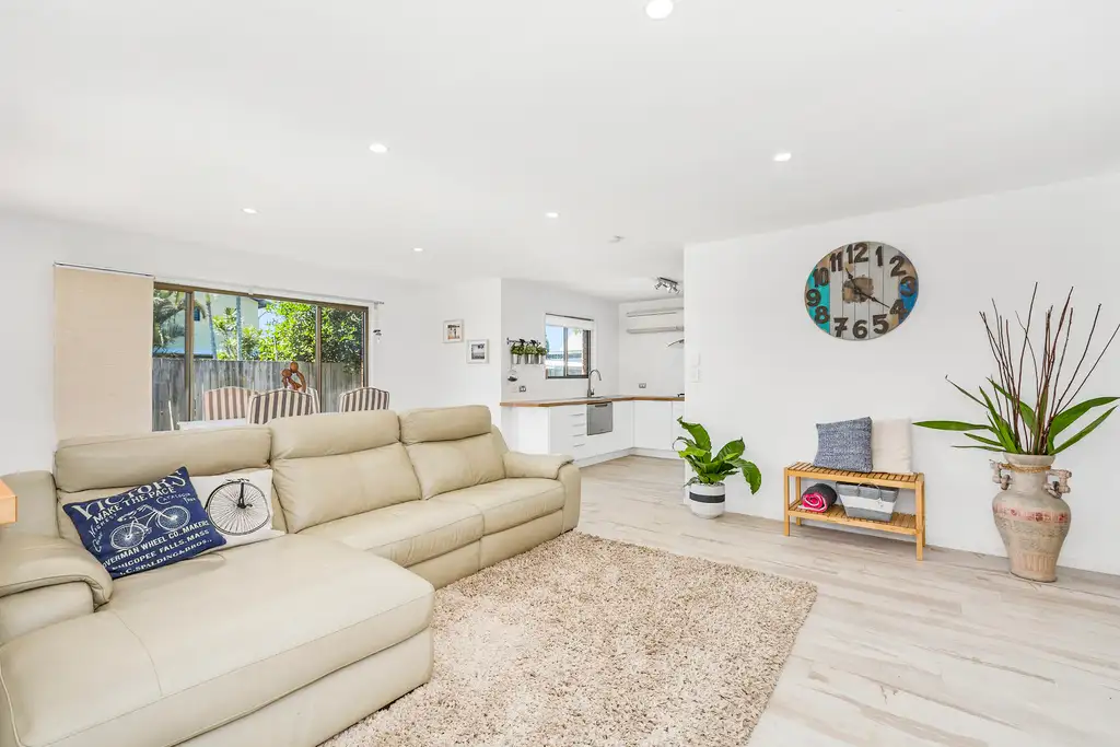Main view of Homely semi-detached listing, 2/8 Poinciana Avenue, Cabarita Beach NSW 2488