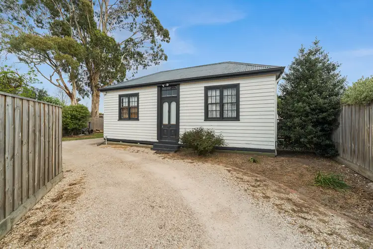 9B Howey Street, Gisborne VIC 3437