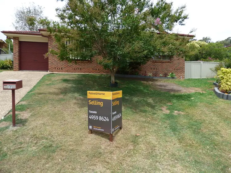 7 Azzura, Woodrising NSW 2284