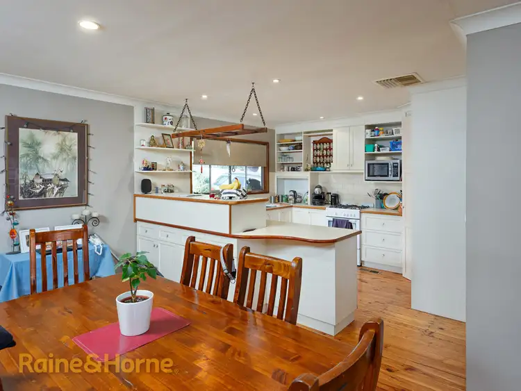 42 Mimosa Drive, Mount Austin NSW 2650