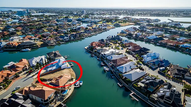 8 Santavea Mews, Halls Head WA 6210