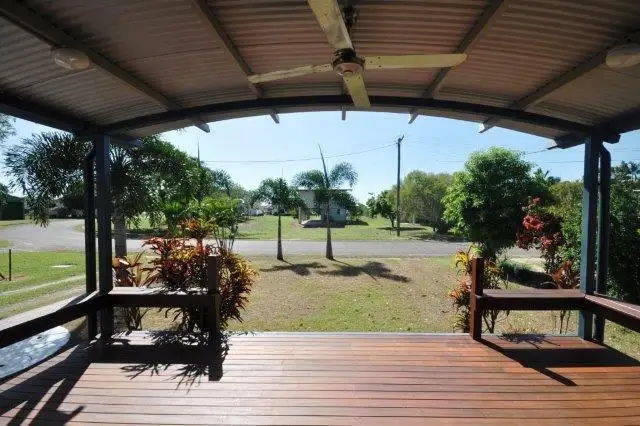 4 Dolphin Crescent, Taylors Beach QLD 4850