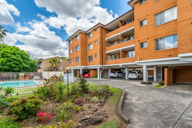 17/10 Clifford Avenue, Canley Vale NSW 2166