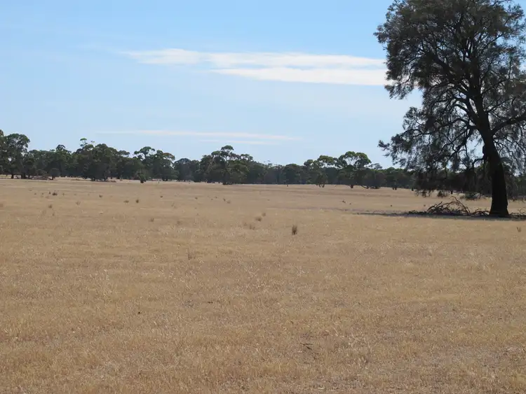 # Farnham Road Miga Lake via, Horsham VIC 3400