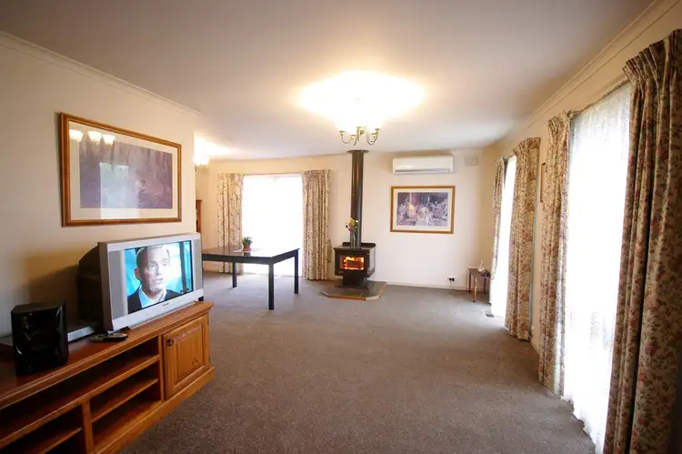 Second view of Homely house listing, 8 Hunter Rise, Endeavour Hills VIC 3802
