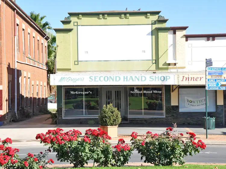 15 Seignior Street, Junee NSW 2663