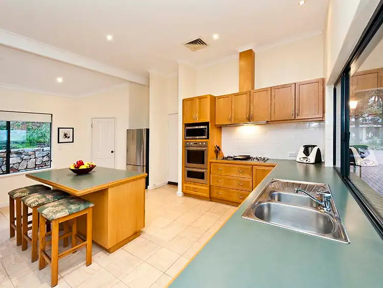 Fifth view of Homely house listing, 8 Cabernet  Crt, Mount Nasura WA 6112