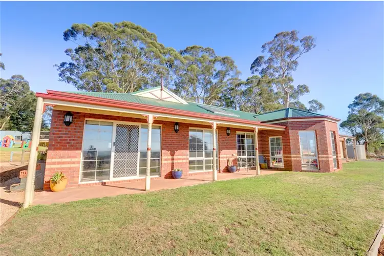 51 Molesworth Court, Gordon VIC 3345