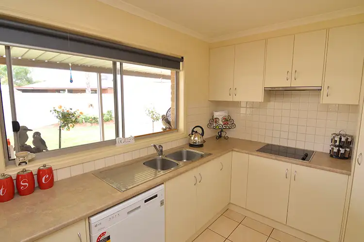 Fifth view of Homely house listing, 4 Arielle Court, Mildura VIC 3500