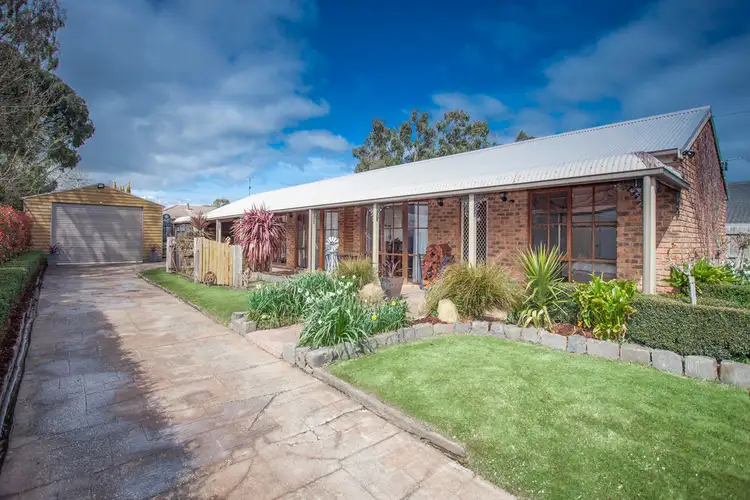 21 Grant Avenue, Gisborne VIC 3437