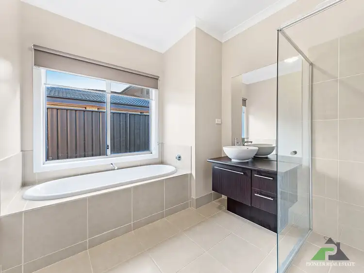 Fifth view of Homely house listing, 9 Aspera Place, Cranbourne North VIC 3977