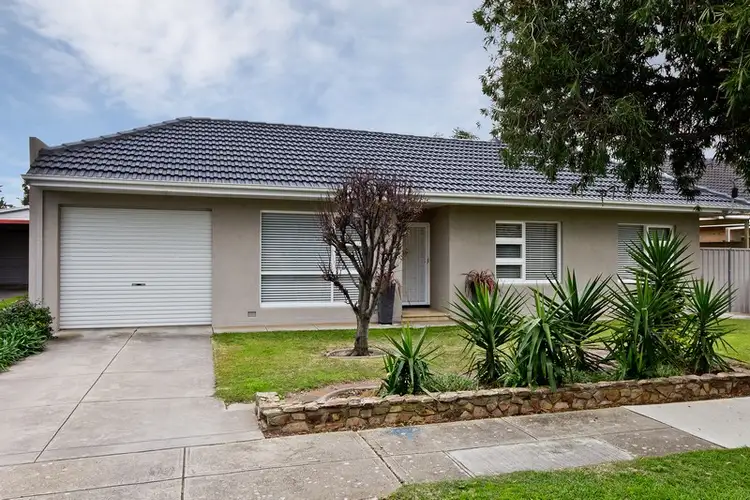 19 Fairway Ave, Glenelg North SA 5045