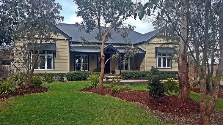 4 Collins Parade, Kyneton VIC 3444