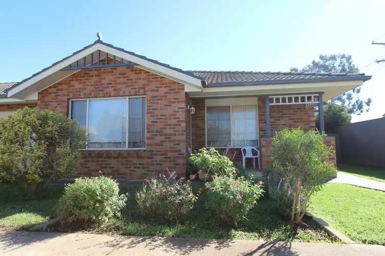 3/147 Baker Street, Temora NSW 2666