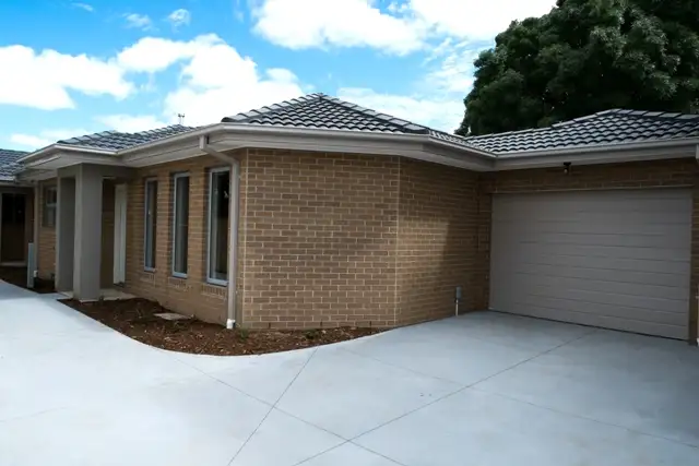 2/15 Hutchinson Street, Albion VIC 3020