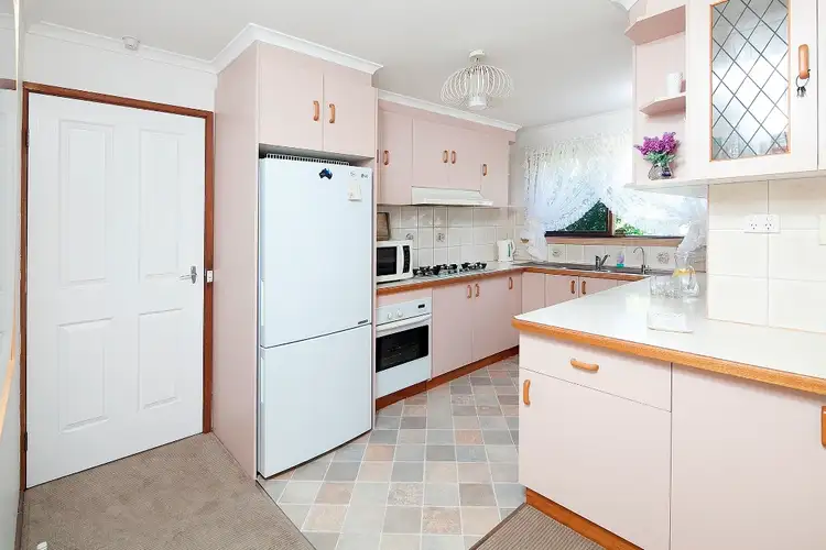 Fourth view of Homely house listing, 6 Primrose Hill Close, Endeavour Hills VIC 3802